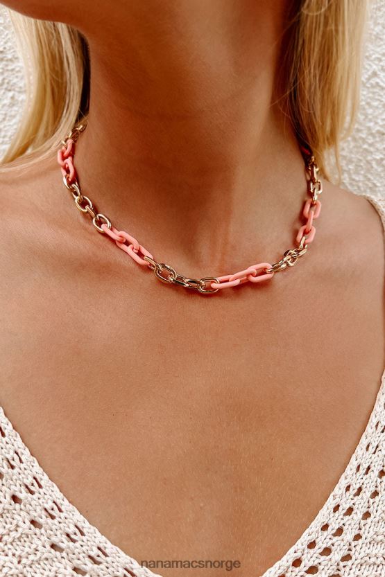 rosa NanaMacs drar i halskjedet mitt 402NJ04133