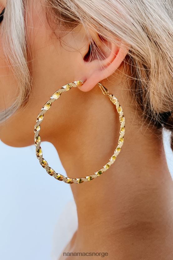 gull NanaMacs sier mitt stykke teksturerte bøyleøreringer 402NJ04259