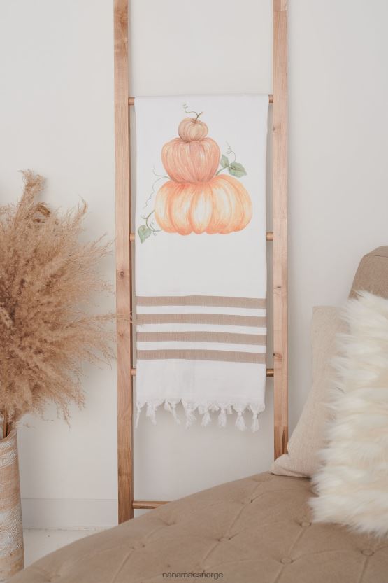 hvit stripete NanaMacs stablet gresskarkastteppe 402NJ04555