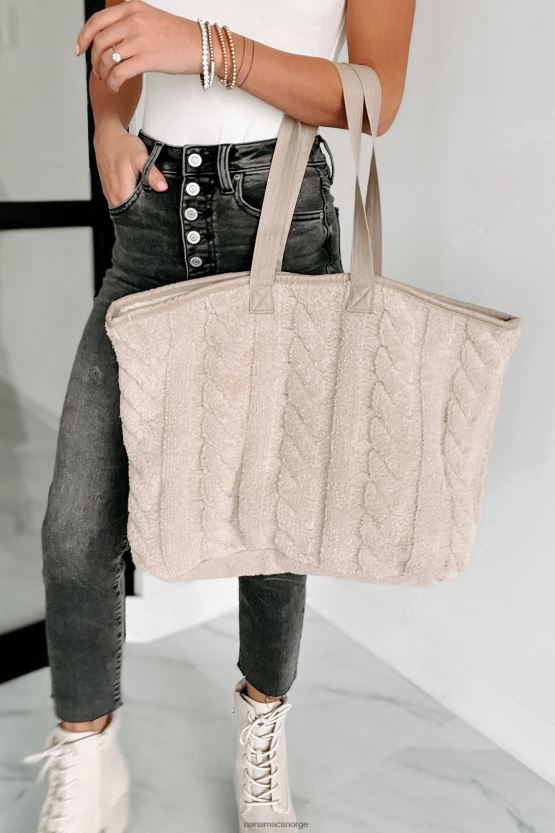 beige NanaMacs reisefølge comfyluxe myk kabelstrikket veske 402NJ04505
