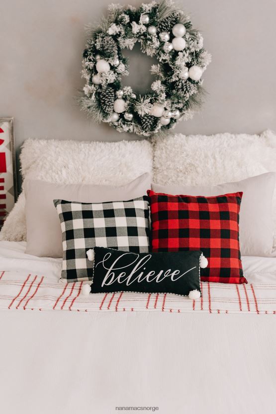 hvit svart NanaMacs tro pom pom pute 402NJ04543