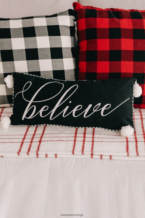 hvit svart NanaMacs tro pom pom pute 402NJ04543