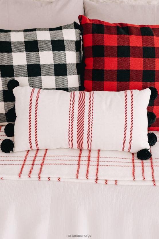 svart hvit NanaMacs joy vendbar korsryggpute 402NJ04552