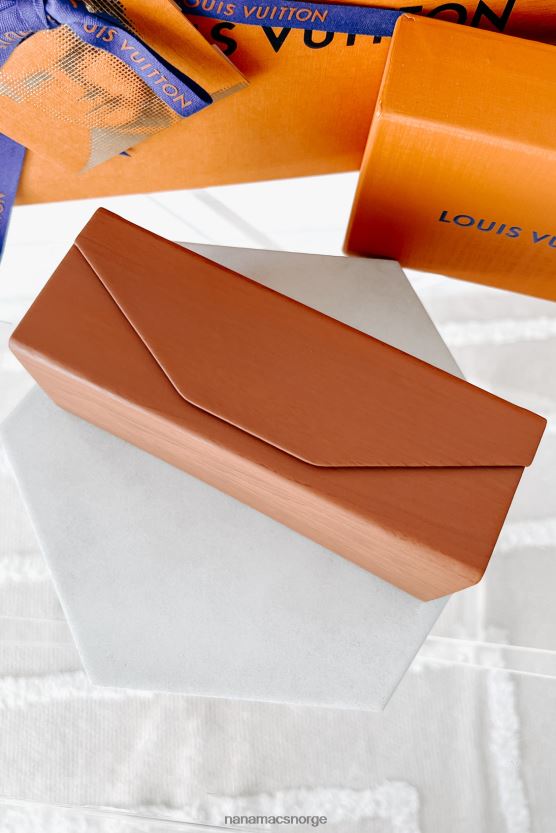 middels tre NanaMacs magnetisk solbrilleveske i imitert tre 402NJ04446