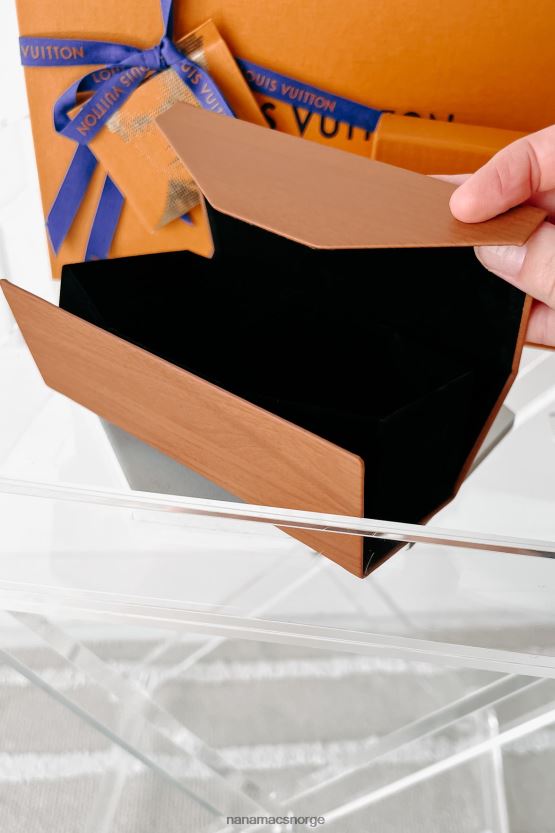 middels tre NanaMacs magnetisk solbrilleveske i imitert tre 402NJ04446