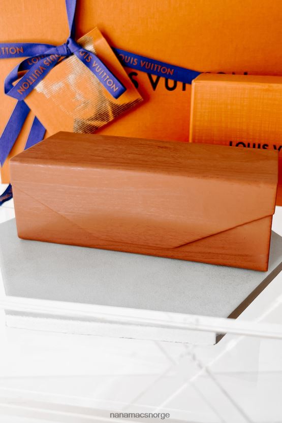 middels tre NanaMacs magnetisk solbrilleveske i imitert tre 402NJ04446