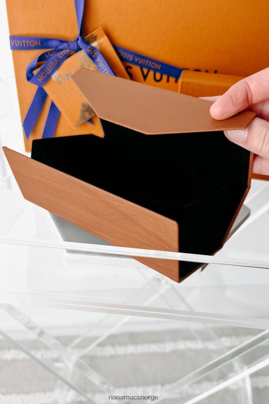 middels tre NanaMacs magnetisk solbrilleveske i imitert tre 402NJ04446