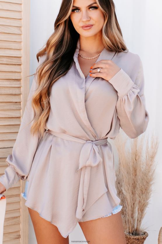 taupe NanaMacs øyeblikk av suksess sateng wrap topp 402NJ01709