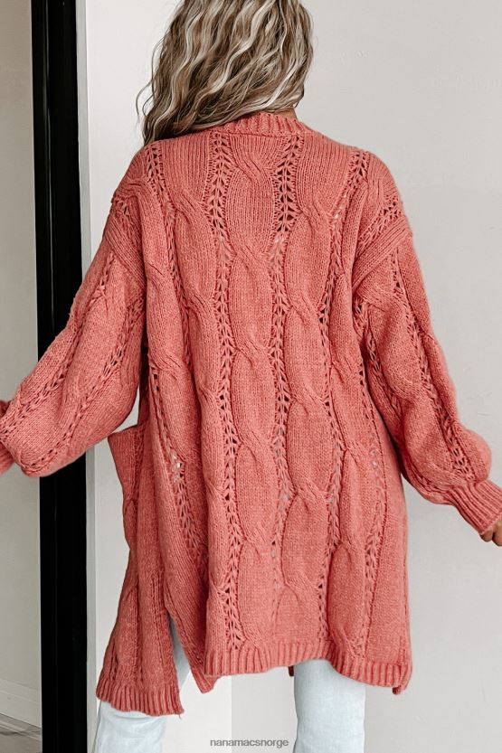 rosa NanaMacs omfavn den chill-kabelstrikkede cardiganen 402NJ03728