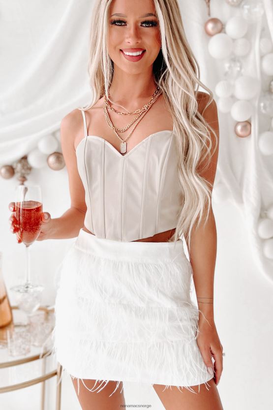 ecru NanaMacs ser etter mer korsett i kunstskinn 402NJ0164