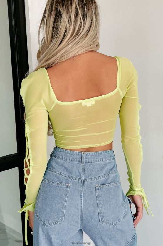 lime grønn NanaMacs iført en polstret topp med smilenett 402NJ0104