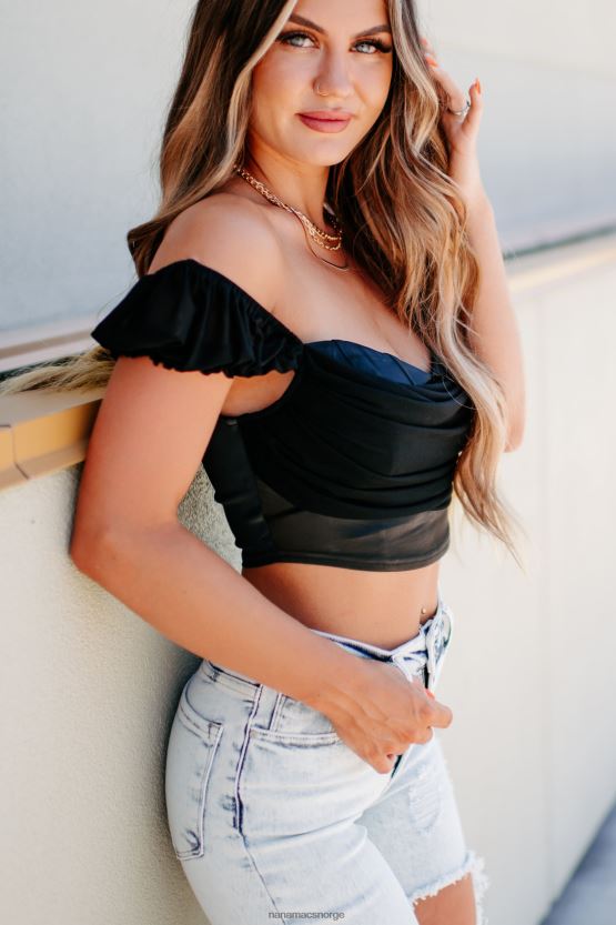 svart NanaMacs bli besatt sateng cap sleeve crop top 402NJ0215