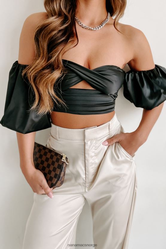 svart NanaMacs provoserende utseende fra skulderen sateng crop toppen 402NJ083