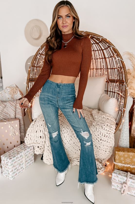 kanel NanaMacs fokusert på mote beskåret genser med åpen rygg 402NJ01744