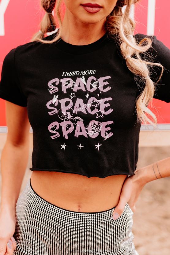 svart NanaMacs jeg trenger plass rå hem grafisk beskjæring t-skjorte 402NJ01096