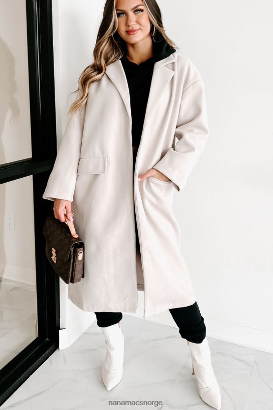 ecru NanaMacs ser etter et skilt åpent forfrakk 402NJ03784