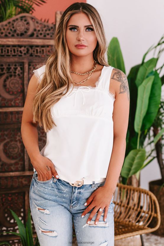 hvit NanaMacs sagnomsuste historier med blondetrimmet topp med capsermer 402NJ01704