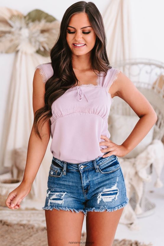 støvete lavendel NanaMacs sagnomsuste historier med blondetrimmet topp med capsermer 402NJ01703